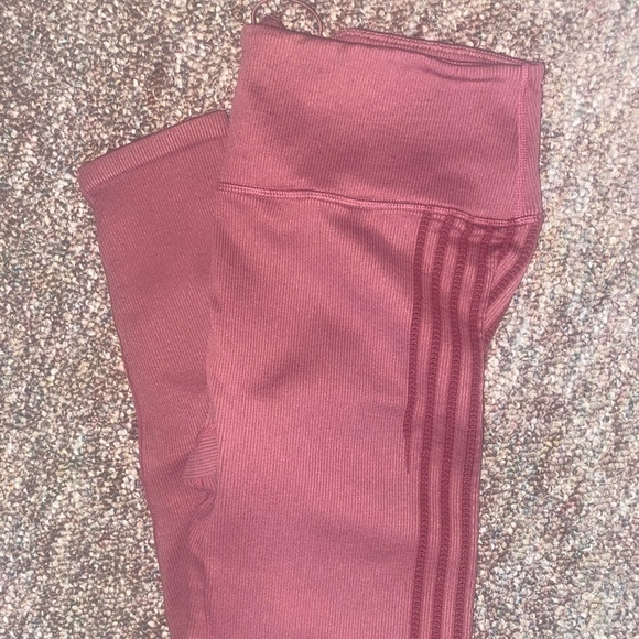 🚀FREE SHIPPING Fabletics seamless leggings - Picture 1 of 3